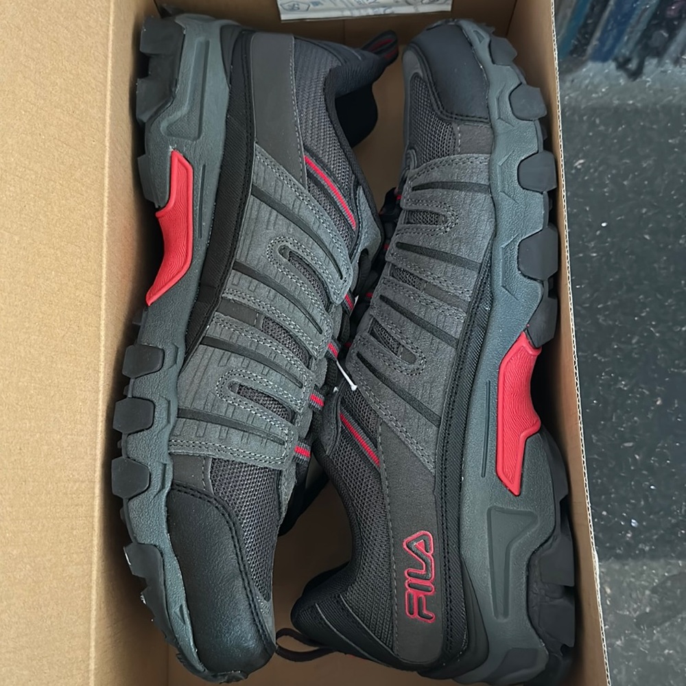 NWT FILA Westmount Sneakers